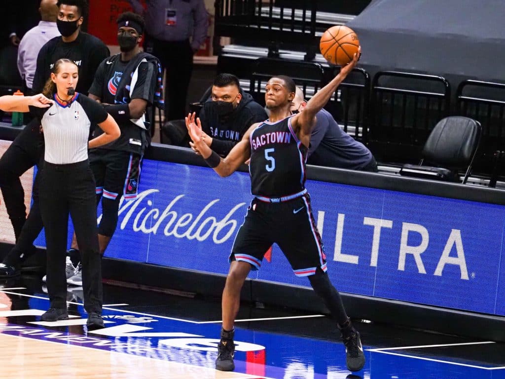 is-fox-playing-tonight