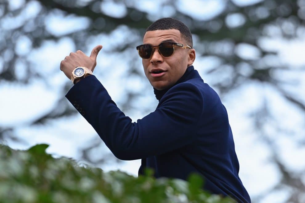 PSG striker Kylian Mbappe predicts 2022/23 Champions League final winner