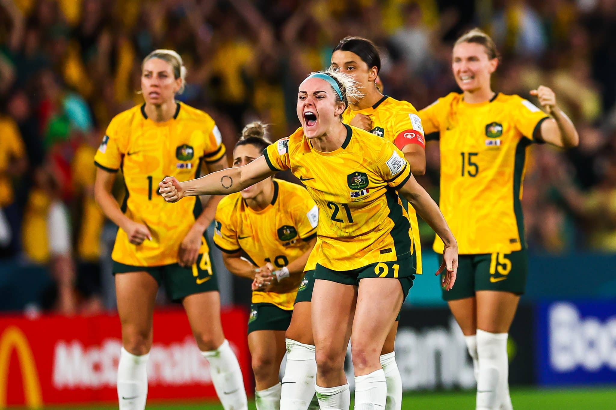 AUS vs ENG lienups scaled