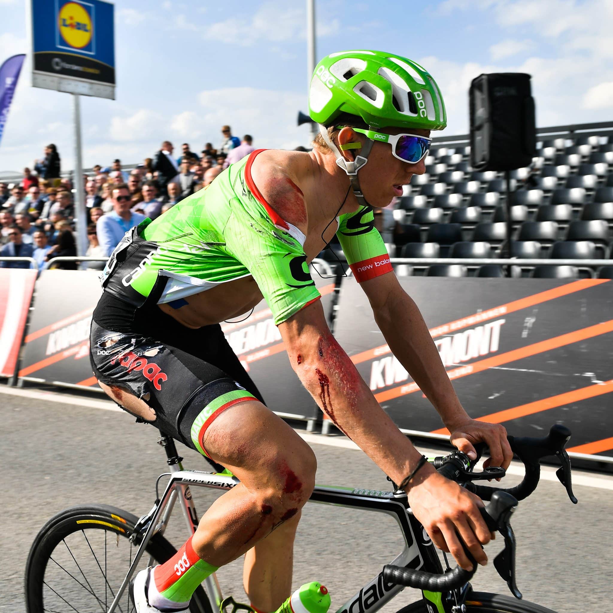 Vuelta crash main scaled