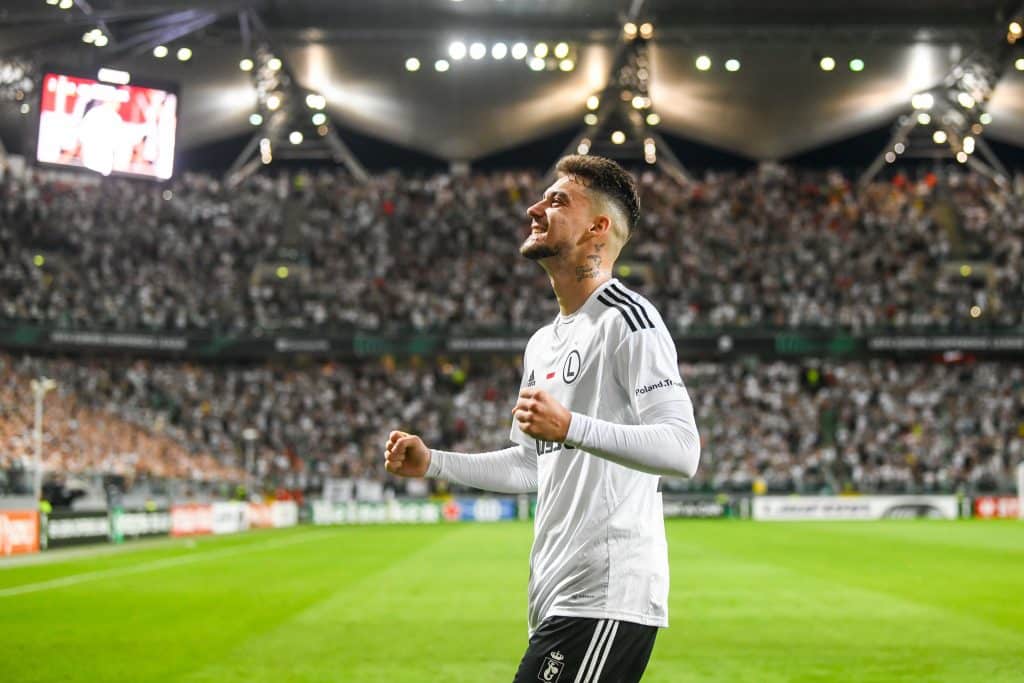 Legia Warsaw vs Aston Villa Player Ratings: Mu&ccedil;i Fends Off the Lions!