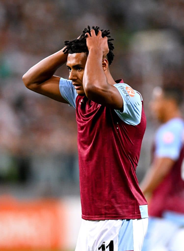 Legia Warsaw vs Aston Villa Player Ratings: Mu&ccedil;i Fends Off the Lions!