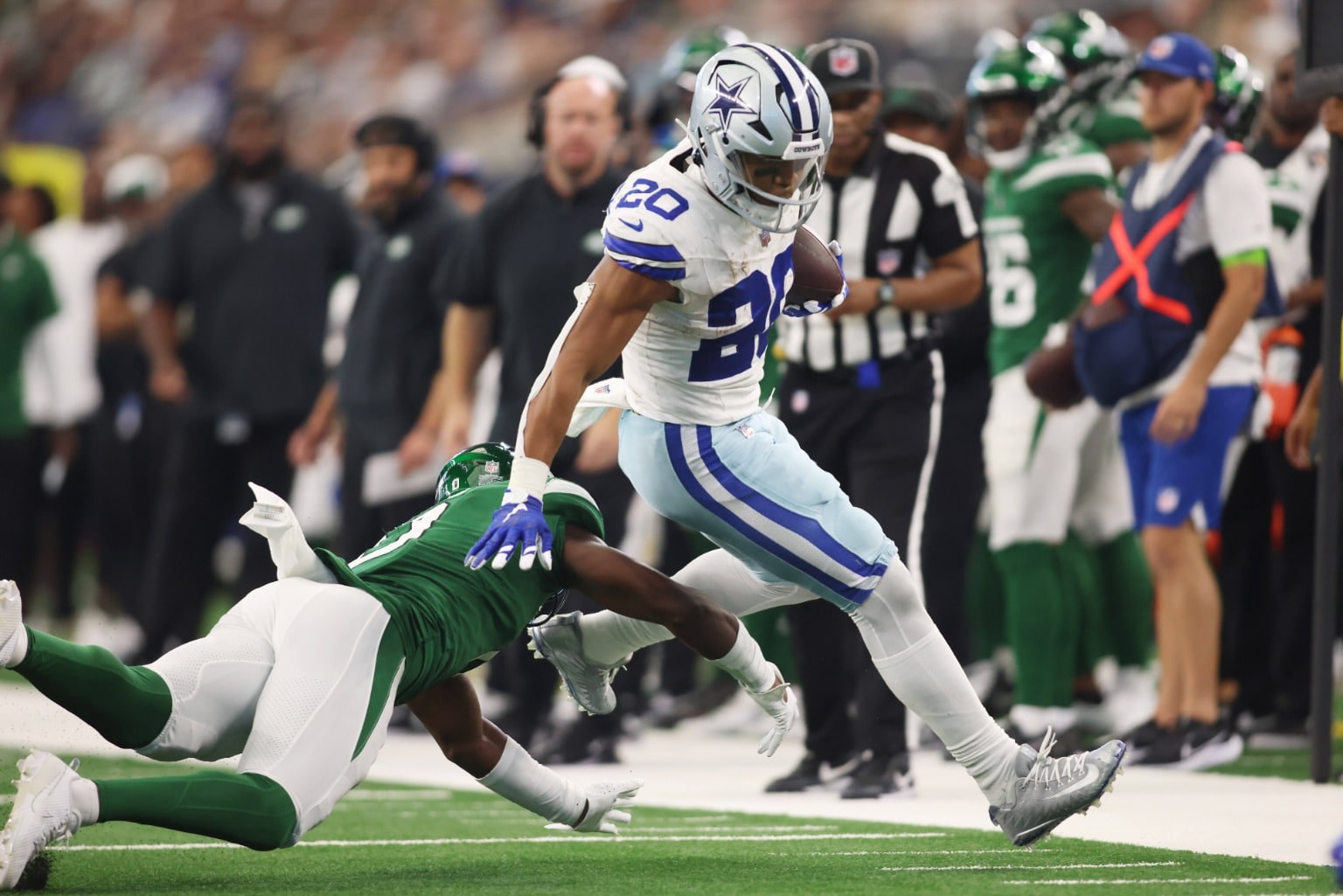 Dallas Cowboys running back Tony Pollard carries the ball against the New York Jets