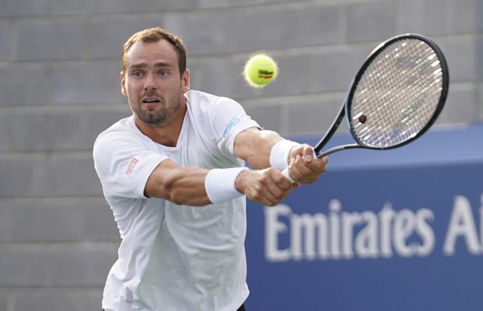 Jordan Thompson vs Roman Safiullin prediction and odds: Chengdu Open 2023