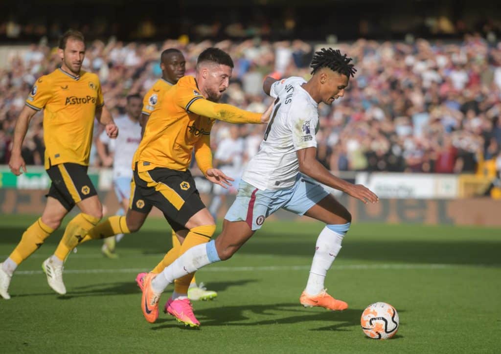 Wolves 1-1 Aston Villa Player Ratings: Unlucky Villans' winning streak snapped 4 Matt Doherty of Wolverhampton Wanderers and Ollie Watkins of Aston Villa in the penalty box